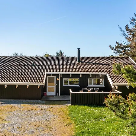 Holiday home 3 Bedroom Beautiful In Hjorring Lonstrup