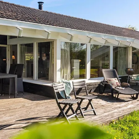 Holiday home 3 Bedroom Beautiful In Hjorring *