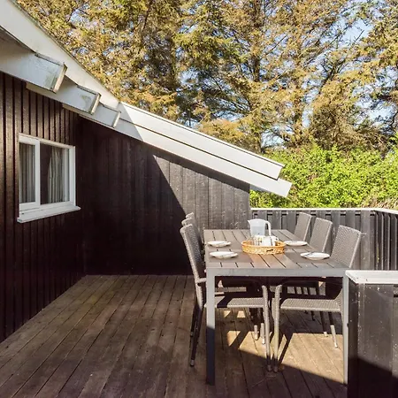 Holiday home 3 Bedroom Beautiful In Hjorring Lonstrup